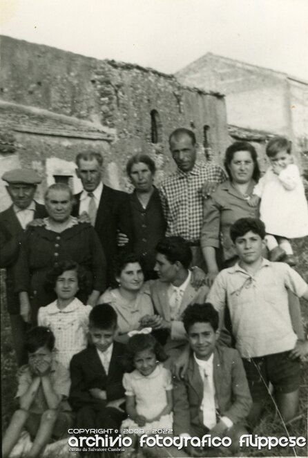 foto-gruppo-in-via-Matteotti-1954-a